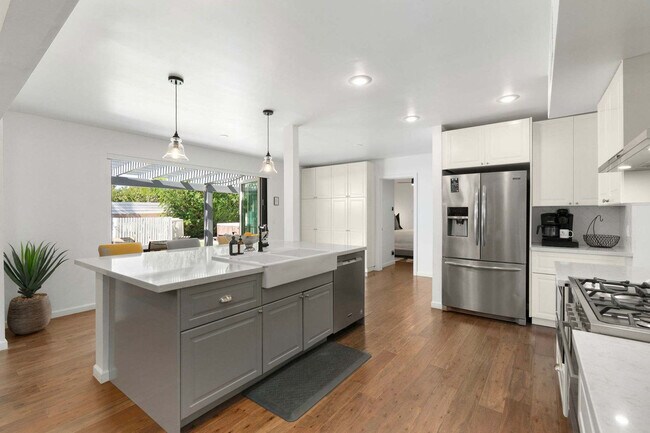 Building Photo - 2624 N 80th Pl