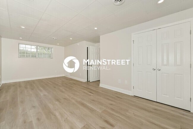 Building Photo - 3 Bedroom Pet-Friendly Home in Knoxville, TN with Main Street Renewal