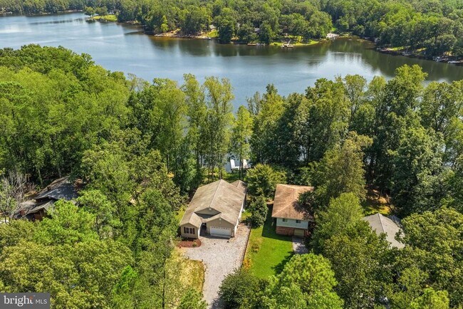Building Photo - 686 Lake Caroline Dr