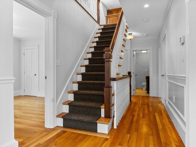 Building Photo - 55 Hale St