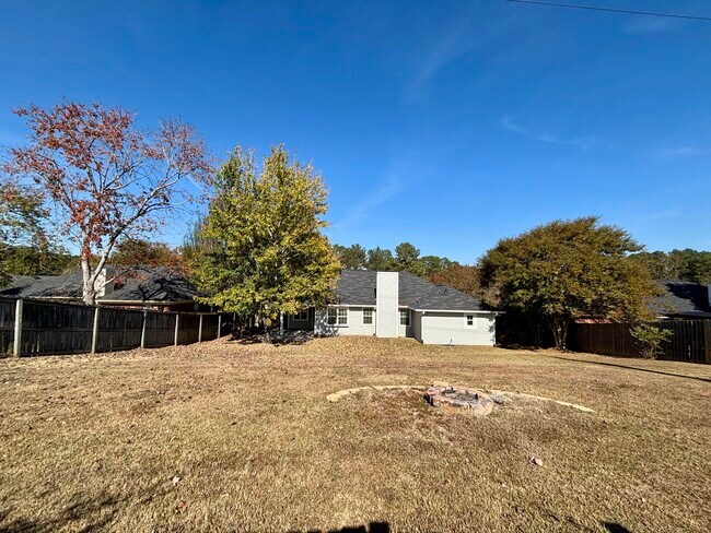 Building Photo - 666 Wellington Dr