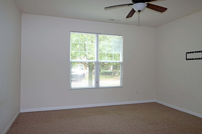 Building Photo - 5595 Eagle River Dr