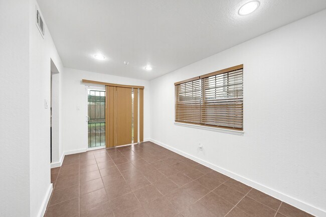 Building Photo - 635 Walston Ln