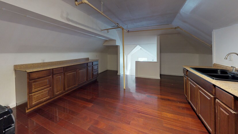 Building Photo - 201 Comstock Ave