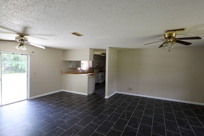 Building Photo - 66 Silver Ln