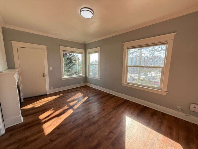 Building Photo - Two Bed 1 Bath House with Fenced Backyard!