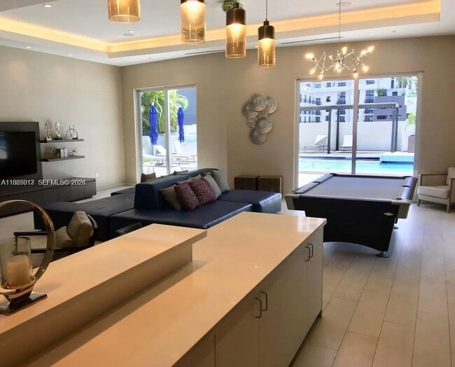 Building Photo - 1010 SW 2nd Ave