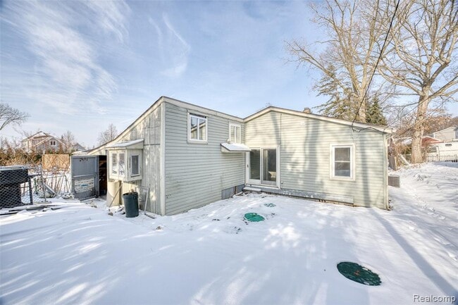 Building Photo - 321 Longspur Ln