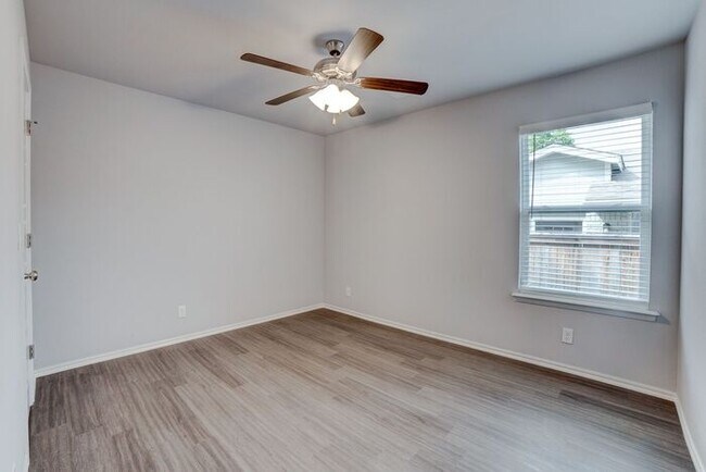 Building Photo - Modern 4BR Craftsman in The Heights – $500 Move-In Special!