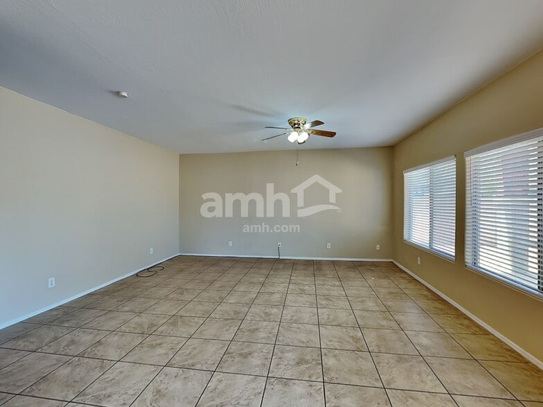 Building Photo - 5202 W Sunland Ave