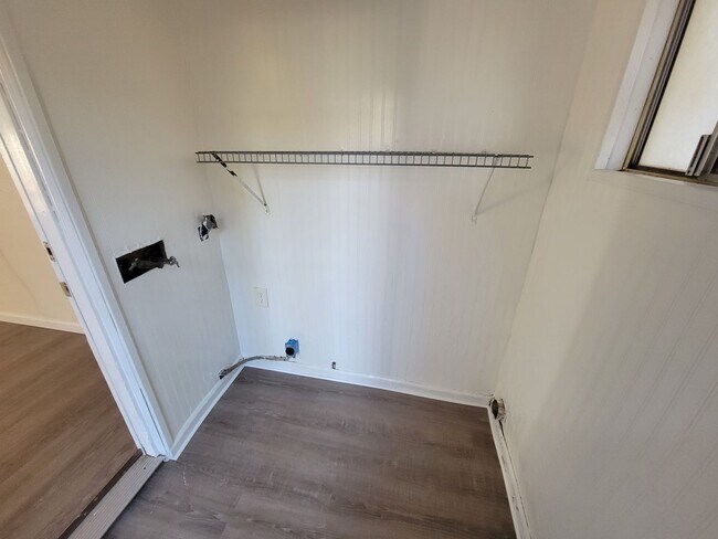 Building Photo - 2 Bedroom 1 Bathroom House Near Caldwell Park