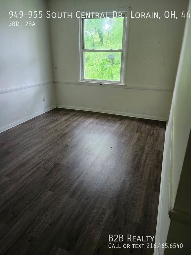 Building Photo - 949-955 South Central Dr., Lorain, OH, 440...