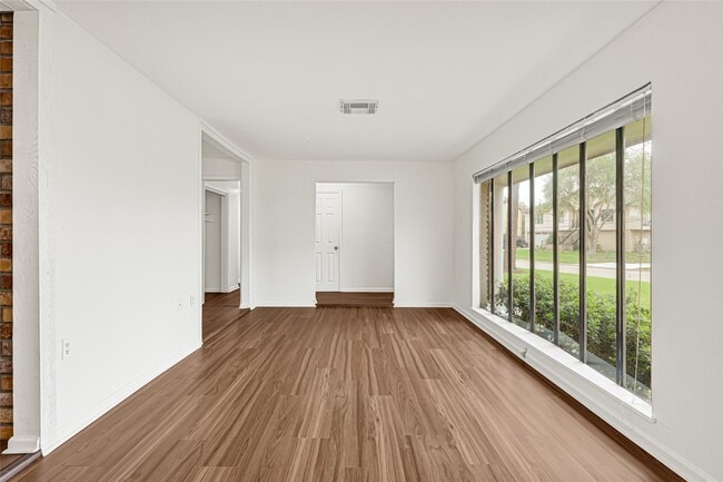 Building Photo - 2515 Baycrest Dr