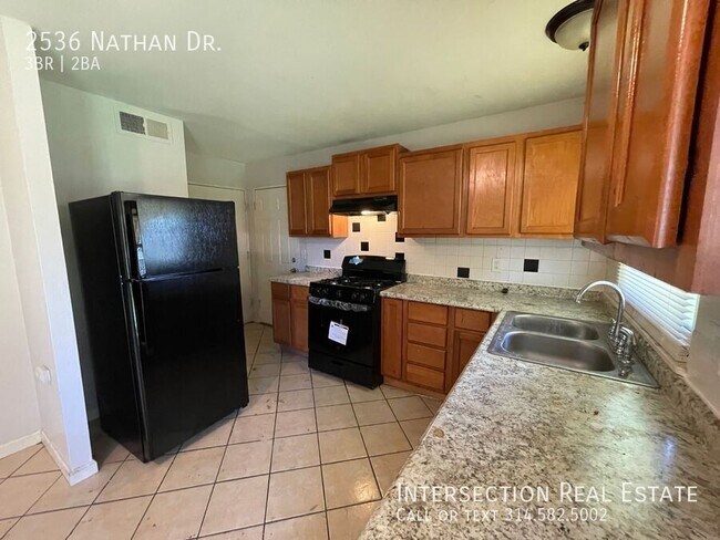 Building Photo - 2536 Nathan Dr