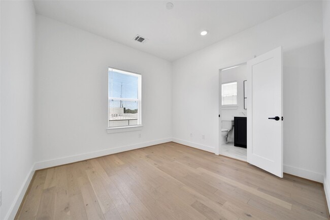 Building Photo - 717 Marcella St