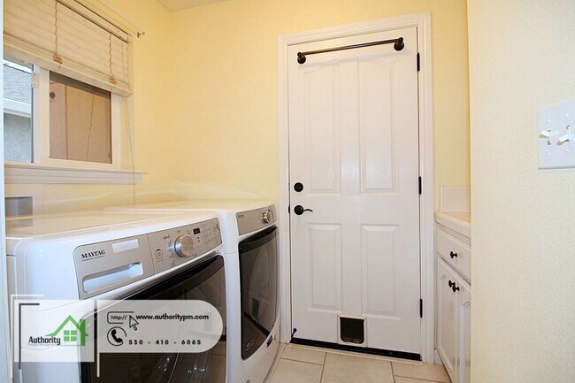 Building Photo - 1720 Capistrano Walk