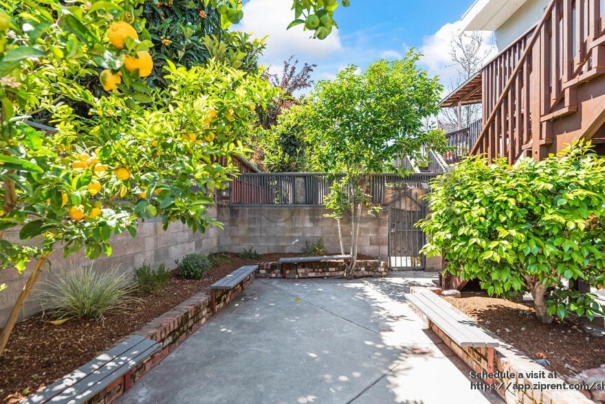 Building Photo - 669 33rd St