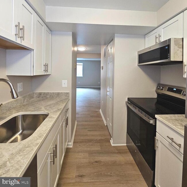 Building Photo - 8473 Aurora Ct