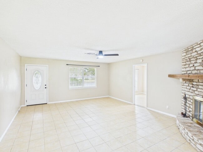 Building Photo - Room to Live, Room to Relax – Spacious 3-Bedroom Home