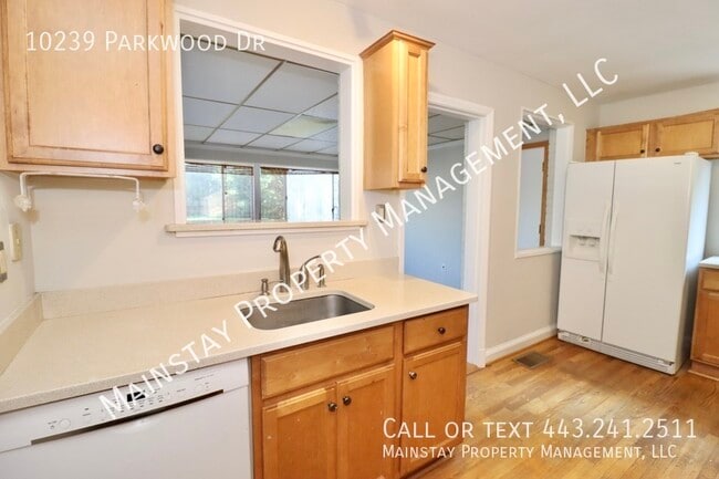 Building Photo - 10239 Parkwood Dr