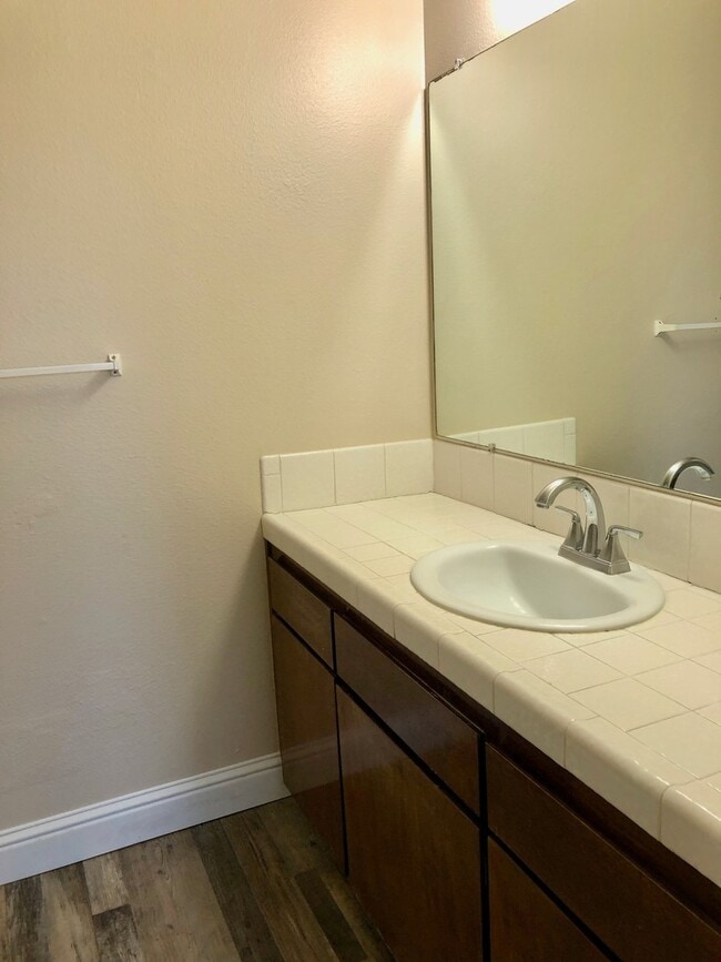 Building Photo - $1,699 Shaw and Minnewawa, 2 Bedroom Duple...