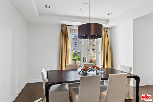 Building Photo - 443 N Palm Dr