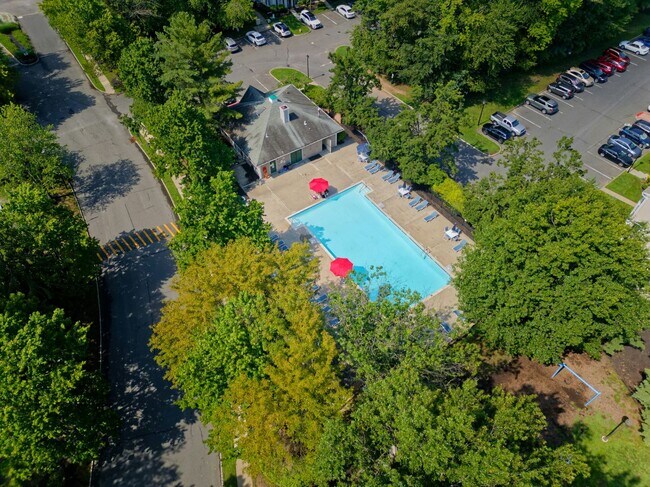 Building Photo - 96 Versailles Ct