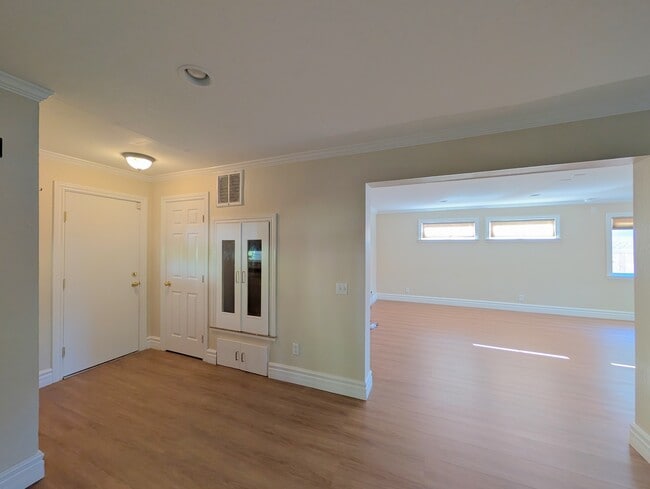 Building Photo - 479 McCamish Ave