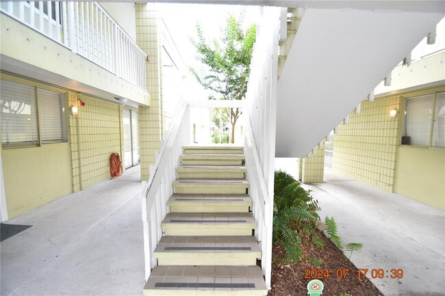 Building Photo - 1301 S Howard Ave