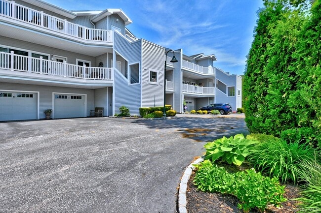 Building Photo - 44 Fox Hill Dr