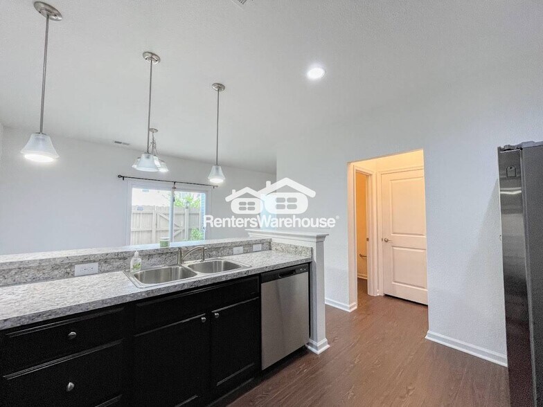 Building Photo - 1713 Dresdon Ln