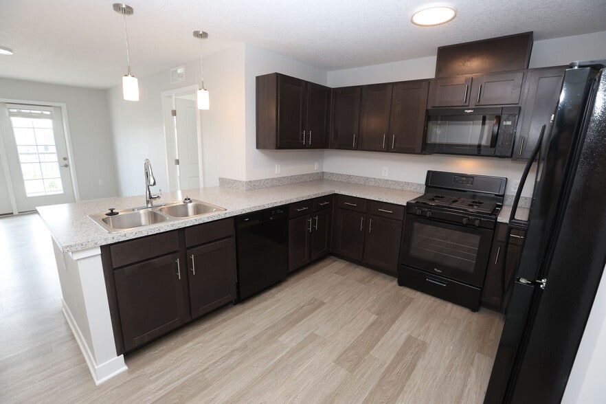 Building Photo - The Pointe on 88th