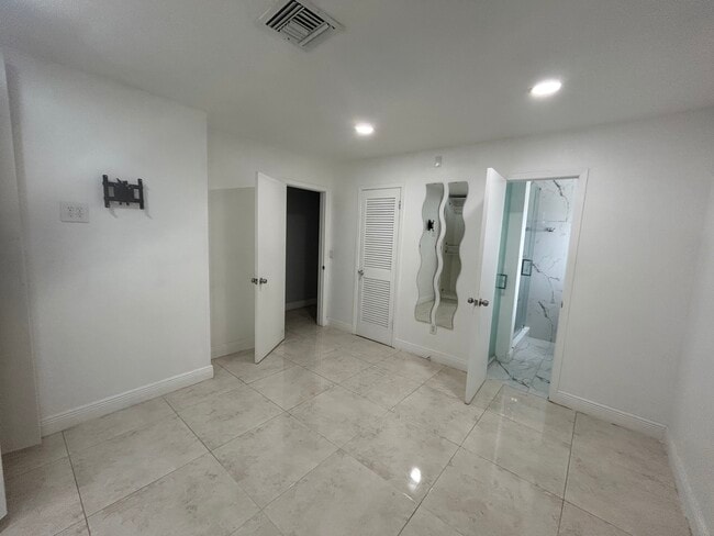 Building Photo - 5804 S Bond Dr