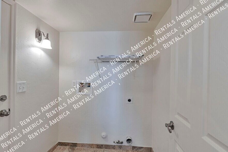 Building Photo - 3460 W Sky Ridge Loop