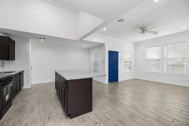 Building Photo - 6004 Bois D Arc St