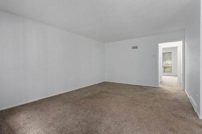 Building Photo - 506 W 89th St