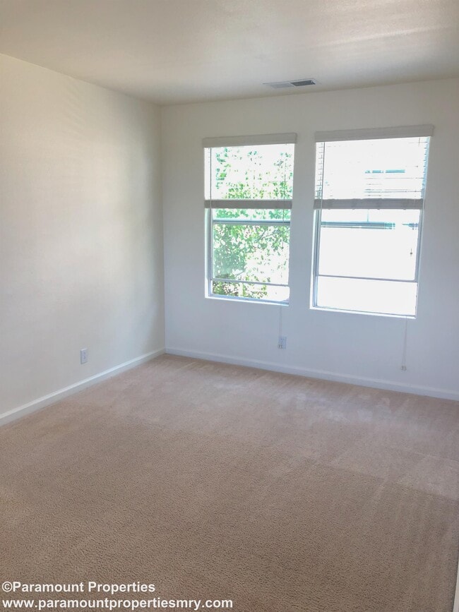 Building Photo - 279 Azalea Pl