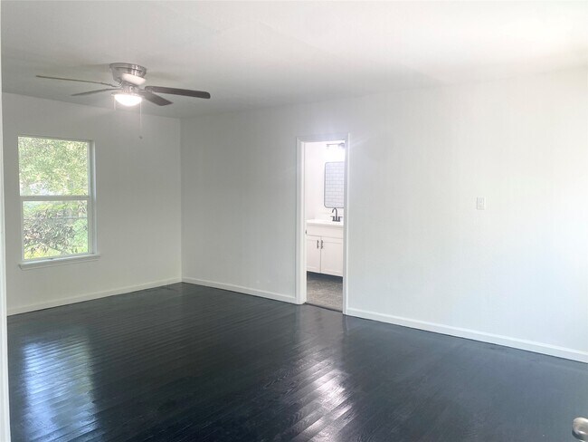 Building Photo - 7410 Longview St