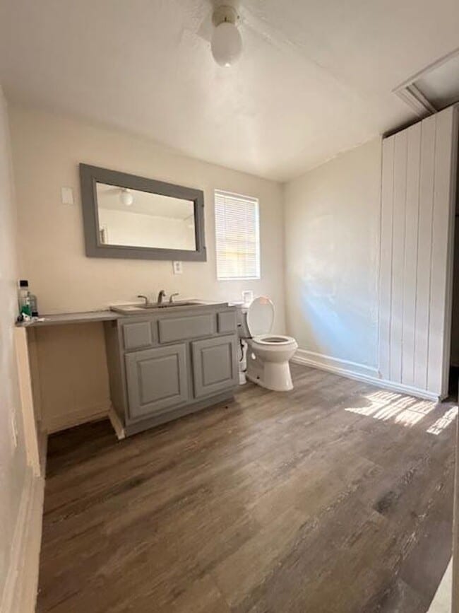 Building Photo - Two Homes / One Lot / Versatile Uses / Rem...