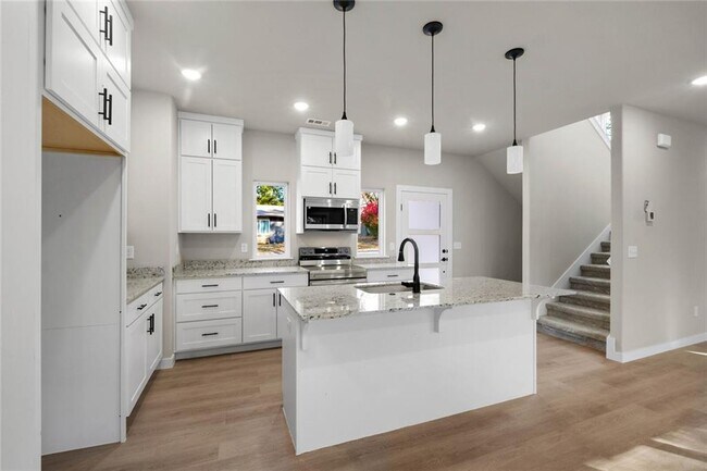 Building Photo - 50 Thaxted Dr