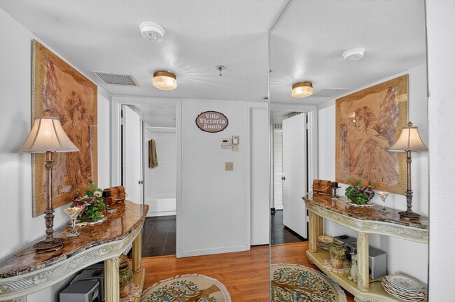 Building Photo - 8200 Lakeshore Dr