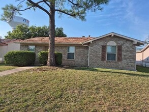 Building Photo - 921 Meadow Mead Dr