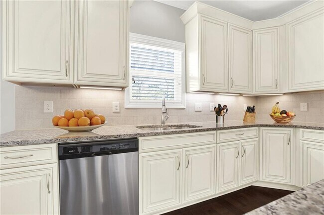 Building Photo - 309 Trappers Bluff