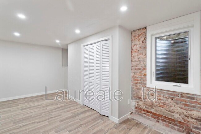 Building Photo - 1058 N Pearl St