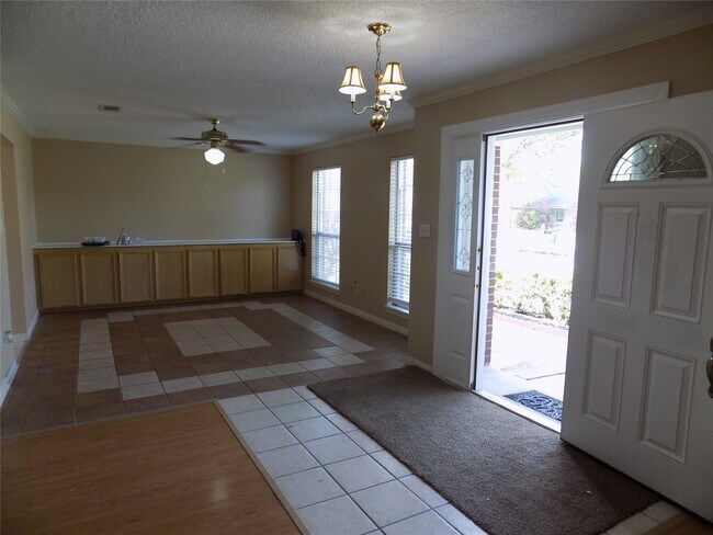 Building Photo - 22623 River Birch Dr