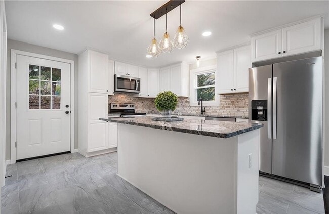 Building Photo - 346 Middlebury Rd