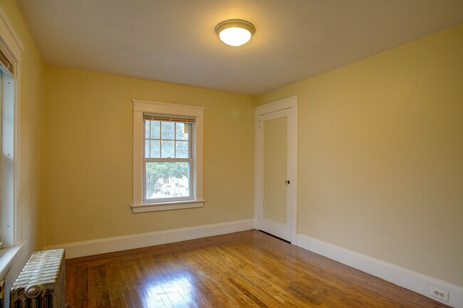 Building Photo - 123 Warren Ave