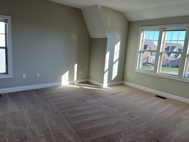Building Photo - 104 Heartsease Ln