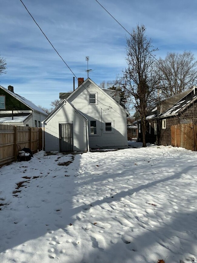 Building Photo - 7805 Elton Ave