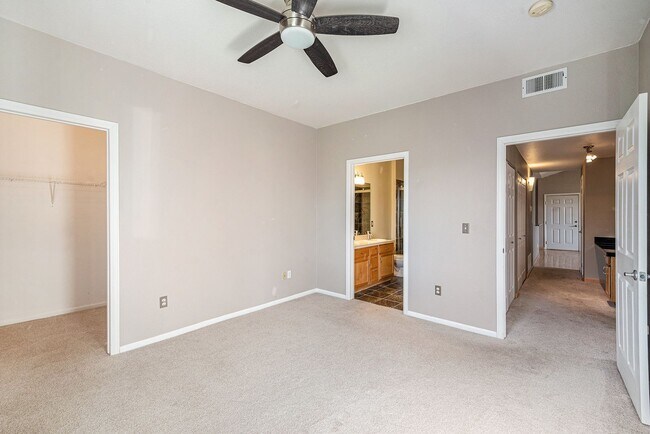 Building Photo - 3-Bedroom Condo Available Immediately